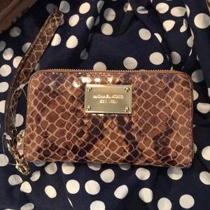 New Michael Kors Wristlet